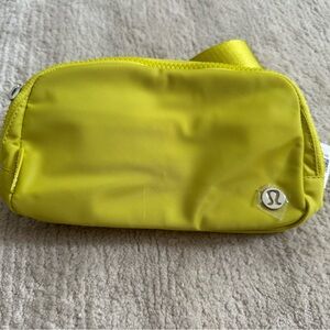 NWT Lululemon Everywhere Belt Bag 1 Liter Yellow Serpentine